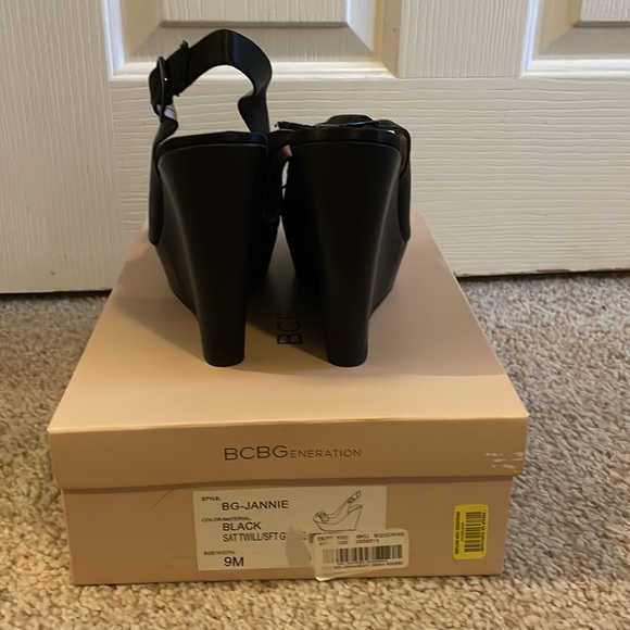 BCBG Generation “Jannie” Wedge Satin Shoe Sz 9 - Picture 3 of 3